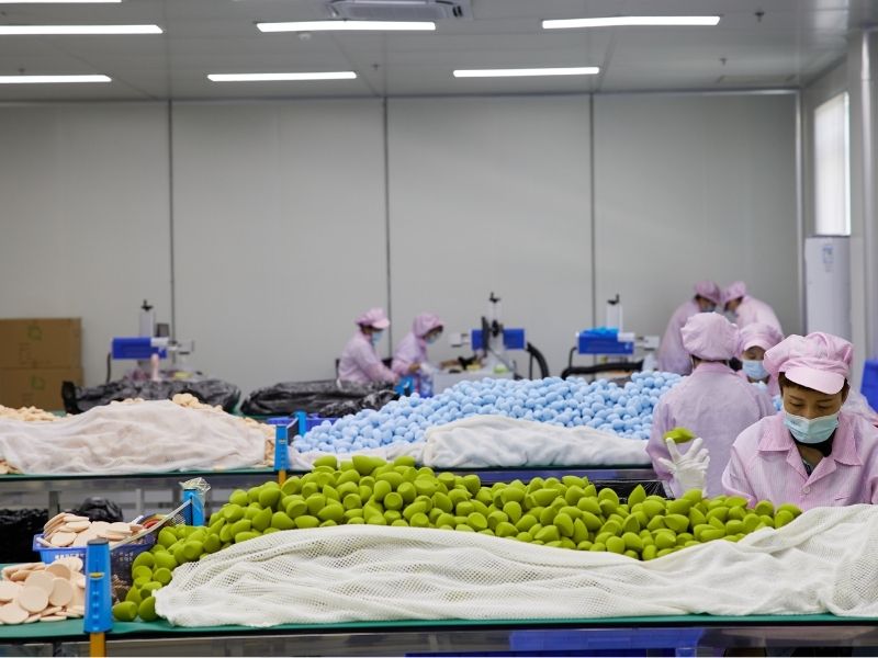 대량 구매용 뷰티 블렌더 스펀지 소싱에 대한 궁극 가이드: 공장 품질에서 프라이빗 라벨 성공까지